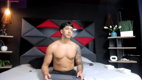 axel_hendrick online show from March 2026 12:33:02 PM