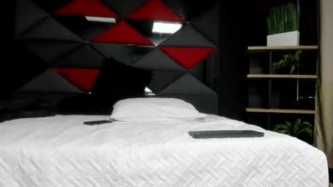 axel_hendrick online show from April 2026 02:00:02 PM