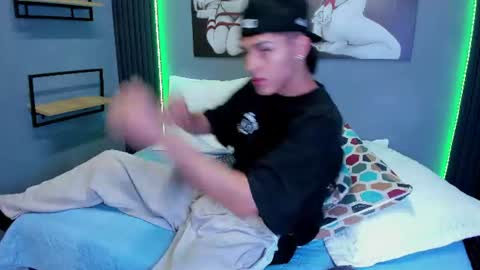 A X E L  online show from June 2026 02:41:01 PM