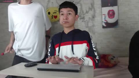 axel_milo_and_kairo online show from November 2025 12:43:02 AM