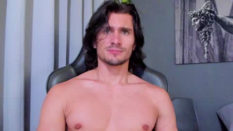 Snapshot of axel_owen chatting on December 2024 11:38:02 PM Axel online show from December 2024 11:38:02 PM