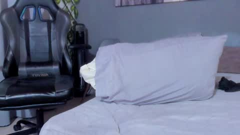 Snapshot of axel_owen chatting on January 2025 10:57:01 PM Axel online show from January 2025 10:57:01 PM