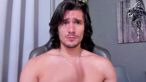 Snapshot of axel_owen chatting on January 2025 10:37:01 PM Axel online show from January 2025 10:37:01 PM