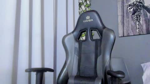 Snapshot of axel_owen chatting on January 2025 01:39:02 AM Axel online show from January 2025 01:39:02 AM