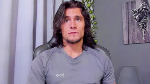 Snapshot of axel_owen chatting on March 2025 09:43:01 PM Axel online show from March 2025 09:43:01 PM