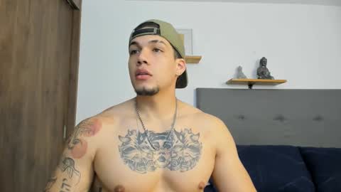 Snapshot of axel_taylor21 chatting on October 2025 07:35:02 PM INDEPENDENT MODEL online show from October 2025 07:35:02 PM