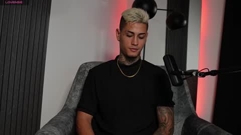 Agustin online show from December 2024 11:19:02 PM