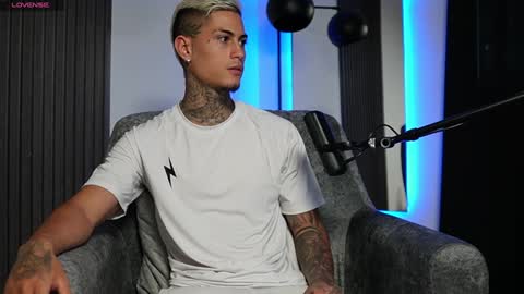 Agustin online show from December 2024 10:43:02 PM