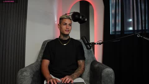 Agustin online show from December 2024 09:08:01 PM