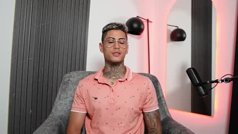 Agustin online show from February 2025 10:09:01 PM