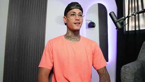 Agustin online show from March 2025 03:16:02 PM