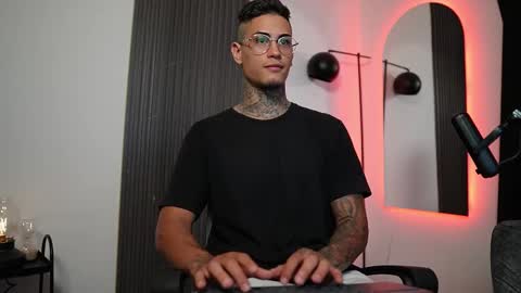 Agustin online show from March 2025 09:24:01 PM