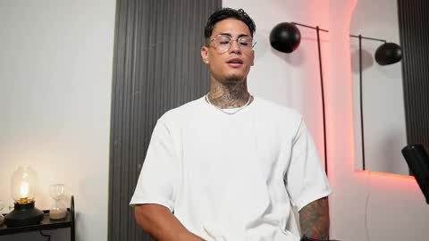 Agustin online show from September 2025 08:19:01 PM