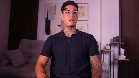 Agustin online show from September 2025 08:47:02 PM