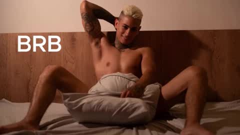 Agustin online show from October 2025 09:25:02 PM