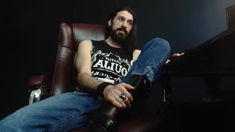 Snapshot of axelcolton chatting on January 2025 12:18:01 PM AxelColton online show from January 2025 12:18:01 PM