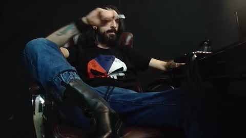 Snapshot of axelcolton chatting on January 2025 05:45:02 AM AxelColton online show from January 2025 05:45:02 AM