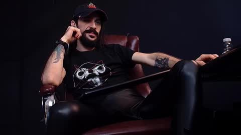 Snapshot of axelcolton chatting on January 2025 09:35:02 AM AxelColton online show from January 2025 09:35:02 AM