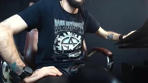 Snapshot of axelcolton chatting on January 2025 03:50:01 PM AxelColton online show from January 2025 03:50:01 PM