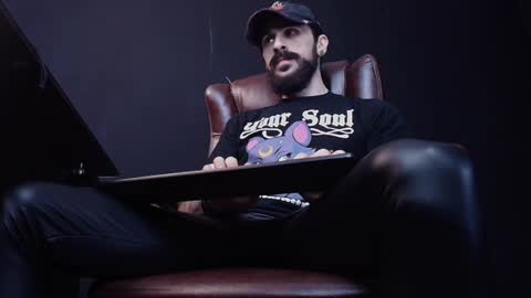 Snapshot of axelcolton chatting on January 2025 10:34:01 AM AxelColton online show from January 2025 10:34:01 AM