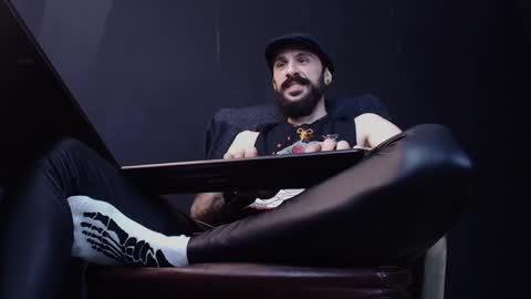 Snapshot of axelcolton chatting on January 2025 07:04:02 AM AxelColton online show from January 2025 07:04:02 AM