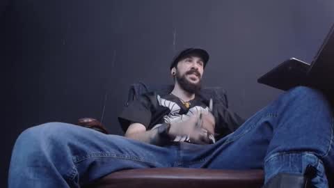 Snapshot of axelcolton chatting on February 2025 06:35:01 AM AxelColton online show from February 2025 06:35:01 AM