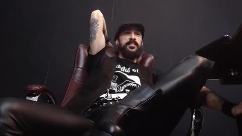 Snapshot of axelcolton chatting on February 2025 06:43:02 AM AxelColton online show from February 2025 06:43:02 AM