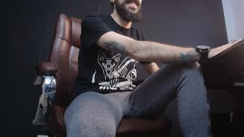 Snapshot of axelcolton chatting on March 2025 08:27:01 AM AxelColton online show from March 2025 08:27:01 AM