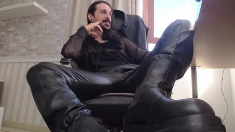 Snapshot of axelcolton chatting on October 2025 10:29:01 AM AxelColton online show from October 2025 10:29:01 AM