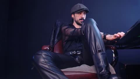 Snapshot of axelcolton chatting on October 2025 10:33:02 AM AxelColton online show from October 2025 10:33:02 AM