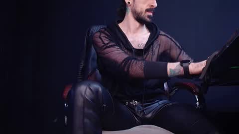 Snapshot of axelcolton chatting on October 2025 11:25:01 AM AxelColton online show from October 2025 11:25:01 AM