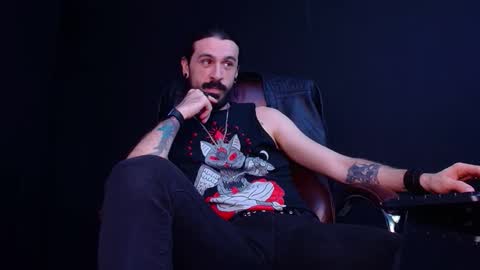 Snapshot of axelcolton chatting on November 2025 11:23:02 AM AxelColton online show from November 2025 11:23:02 AM