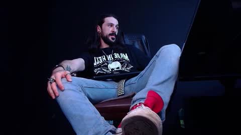 Snapshot of axelcolton chatting on November 2025 11:05:01 AM AxelColton online show from November 2025 11:05:01 AM