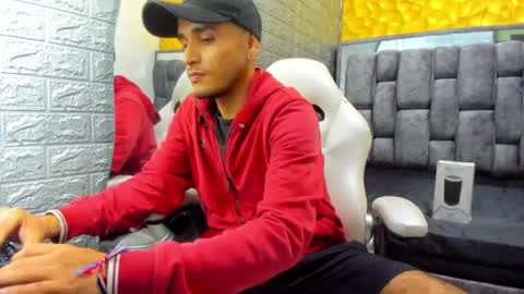 Axell Cross2 online show from March 2025 01:05:01 AM