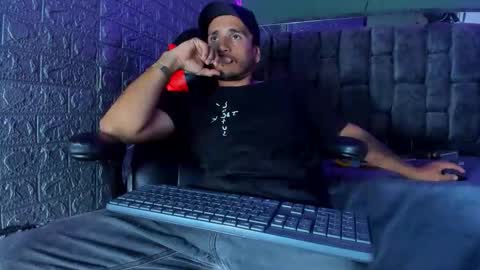 Axell Cross2 online show from October 2025 11:05:02 PM