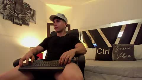 axelmartinezz online show from July 2026 09:54:02 PM