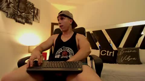 axelmartinezz online show from July 2026 12:52:02 AM