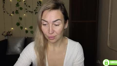 Jully online show from December 2025 06:23:01 PM