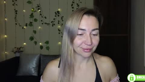 Jully online show from December 2025 06:47:01 PM