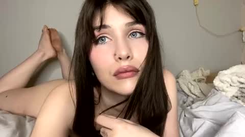 Snapshot of ayaderen chatting on January 2025 10:02:01 PM im Aya welcome to my room online show from January 2025 10:02:01 PM