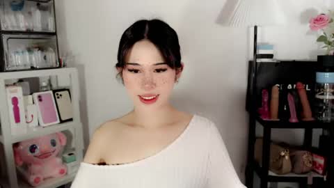 AYAHOSHILOVESYOU online show from July 2026 05:10:01 AM