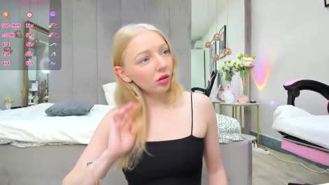 SundyRose online show from November 2025 08:30:01 PM