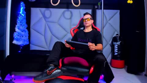 Snapshot of aydenmillerdom chatting on December 2024 08:05:02 PM Ayden Miller online show from December 2024 08:05:02 PM