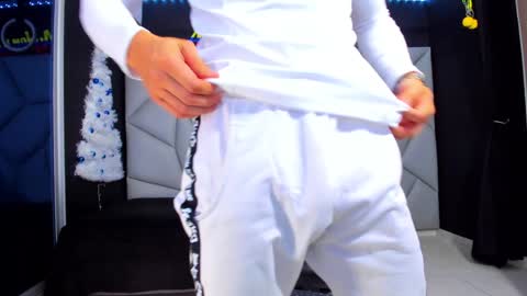 Snapshot of aydenmillerdom chatting on December 2024 02:47:02 AM Ayden Miller online show from December 2024 02:47:02 AM