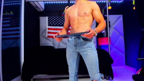 Snapshot of aydenmillerdom chatting on January 2025 06:13:02 AM Ayden Miller online show from January 2025 06:13:02 AM