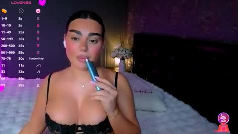  Ayla Demir  online show from November 2025 11:04:01 PM