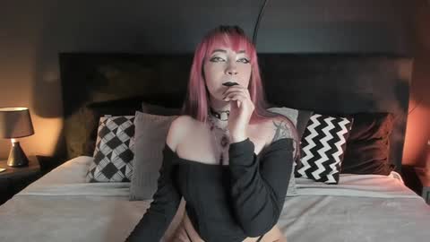 Aylen online show from February 2025 07:42:01 PM