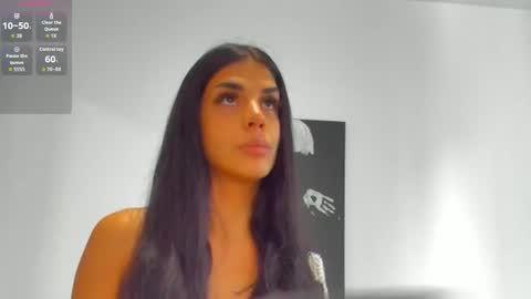 Snapshot of aylinhazell chatting on October 2025 09:29:01 AM Aylinhazel online show from October 2025 09:29:01 AM