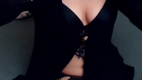 aylynrichard online show from December 2025 12:18:02 AM