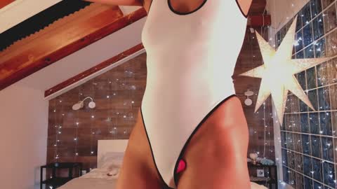 azaliaswallows online show from January 2025 05:15:01 PM